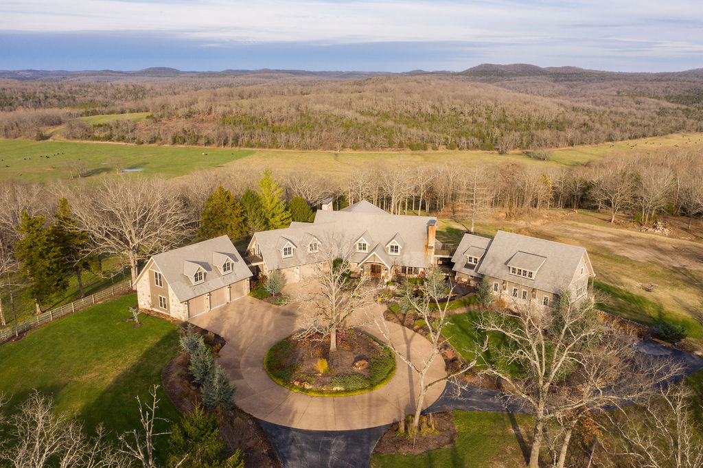 6698   State Highway 176   , Walnut Shade, MO 65771
